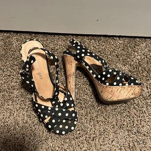 Madden girl black and white Polk a dot heels!